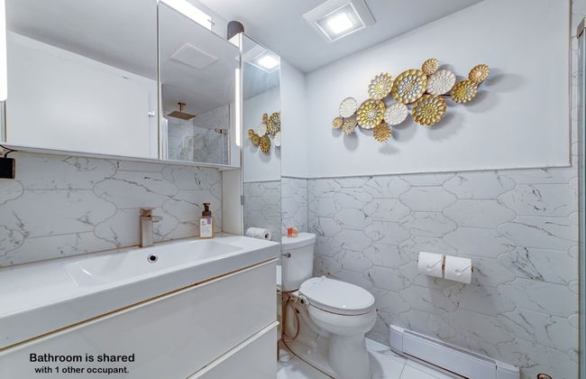 Art Deco Broadway Bedroom (with Shared Common Area) - Photo 16