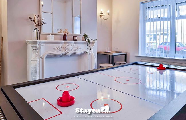 White Cozy House With Pool Table Game Room - Photo 25