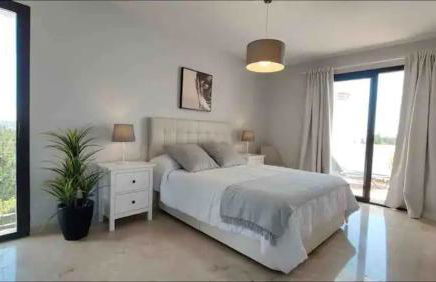 Fabuloso y amplio Duplex en Urb Jardines de Sotogrande - Foto 21