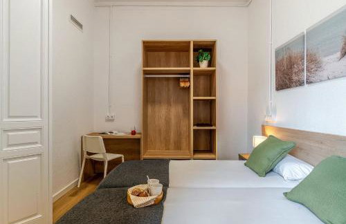 AB Poble Sec - Plaza España - Foto 31