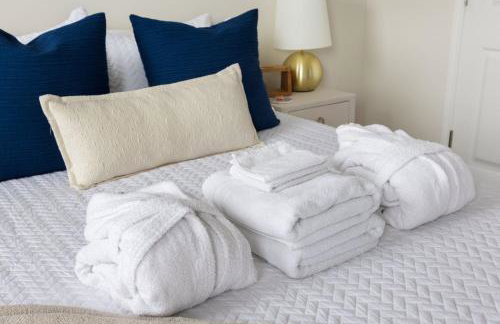 Capitol House - 3 Bed 1 Full and 1 Half Bath, Pet Friendly with Hot Tub walk to Lucas Oil Stadium - Foto 56