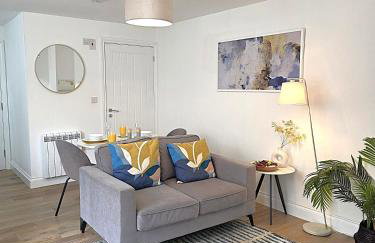 Cozy One Bed Flat at Dawe Luxury Suites - An Entire Apartment near Ely Cathedral & Train Station - The Perfect Base to Explore Ely, Cambridge, Norfolk & London - 2 Guests Max & Pet Friendly - Photo 1