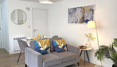 Cozy One Bed Flat at Dawe Luxury Suites - An Entire Apartment near Ely Cathedral & Train Station - The Perfect Base to Explore Ely, Cambridge, Norfolk & London - 2 Guests Max & Pet Friendly - Foto 1