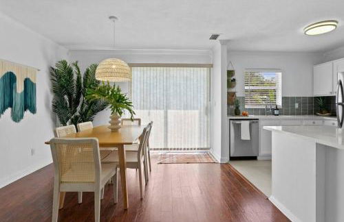 Sunny Palm Cottage W/ Hot Tub + Fire Pit + Grill + 10 to Beach! - Foto 18