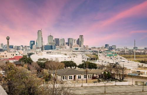 New Modern Dallas Skyline Rooftop Firepit and a Garage - Foto 44