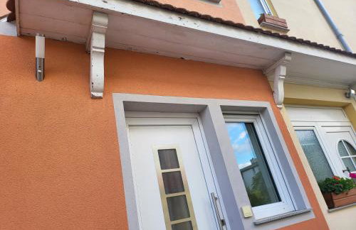 Modernes behagliches Haus mit Kamin, Terrasse und Garten - Foto 4