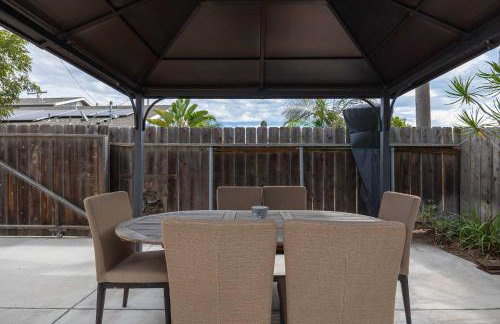 Central Location Gym Hot Tub Villa - Photo 32