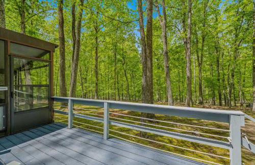 River Walk Cottage - Hot Tub - Pet Friendly - Swing - Screen Porch - River Access - Fire Pit - Wifi - Grill - Deck - King Bed - Foto 67