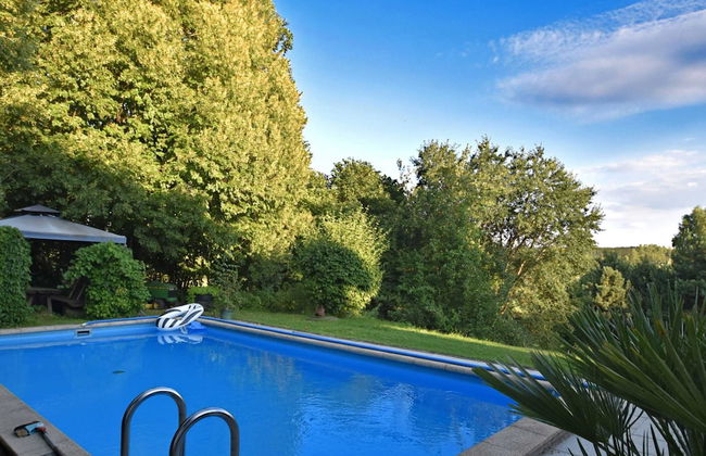 Tranquil Garden Apartment - Photo 13