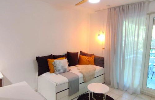 RAVAS Studio climatisé terrasse proche commerces - Photo 4