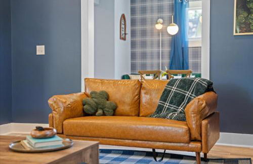 5bd Movie Theater - 7mins to UND - Backyard BBQ - Foto 41