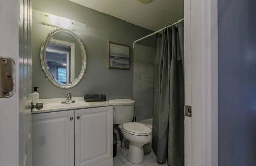 Spacious Backyard & Pool Retreat - 5 Mins to Beach - Foto 15