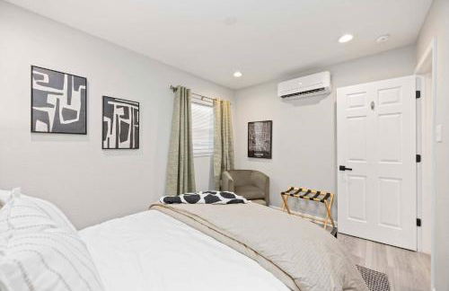 Steps from the Best of the Heights-Modern Comfort! - Foto 17