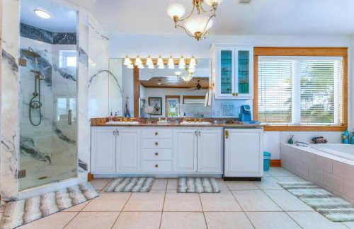 Riverfront Carrabelle Home with Furnished Patio! - Foto 14