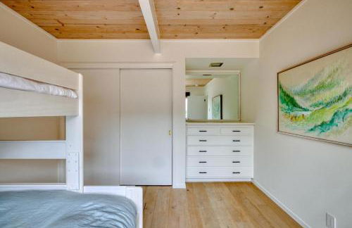 Dockside getaway with hot tub & dock - Foto 23