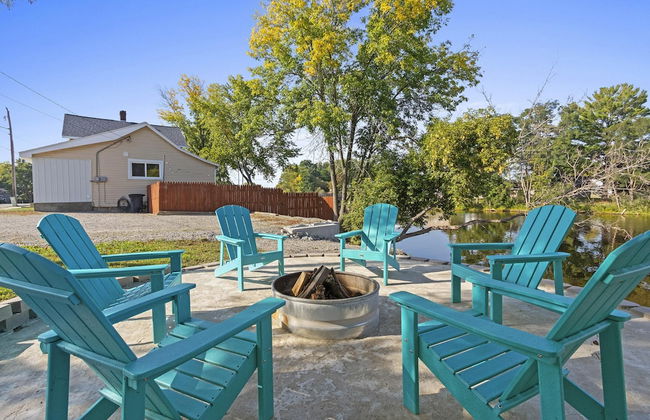 Lazy River Villa - Hottub Fenced Yard Sleeps 11 - Foto 44