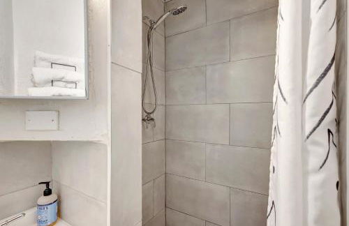 Cozy King Bed Studio - Affordable Fresh Cozy - Foto 13