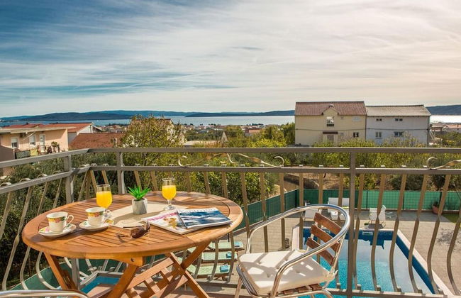 Spacious Holiday Home With Pool and Hot Tub in Kastel Stari - Foto 29