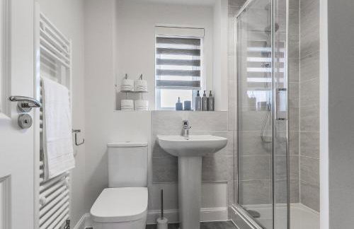 Cozy 2 Bed in Milton Keynes Free parking & WiFi - Photo 30