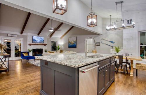 Lakefront, Saltwater Pool, Backyard Oasis, Private Dock, Home Gym - Foto 13