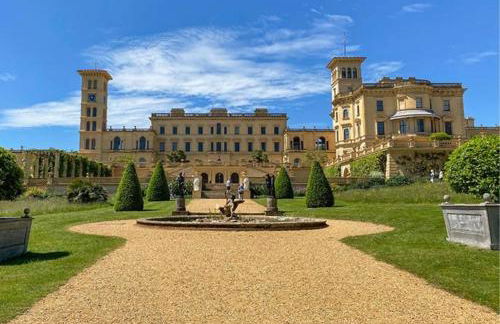 Two Bedroomed Loft Apartment - The Old Drill Hall Ryde - Photo 13