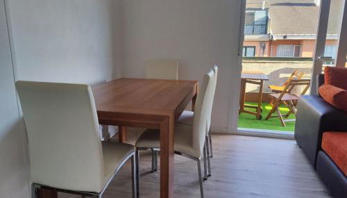 Ático espacioso en zona céntrica - Foto 1