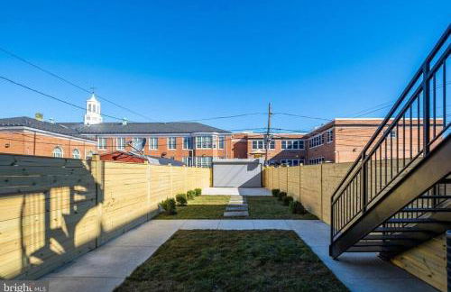 Charming Oasis in DC near Metro with Fenced Backyard Free Parking and WIFI Capitol View1 - Foto 16