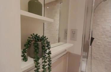 Spacious 4BR House with 2 Bathrooms and 1 WC ideal for Families, Professionals and Relocators near NEC, BHX, HS2 and JLR with Travel Cot, Pets Allowed and Free Parking - The Home Makers Hub - Foto 13