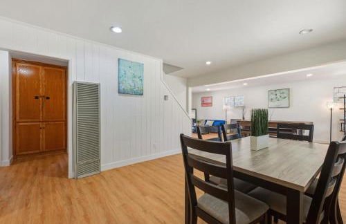 Spacious 4BR House Free Parking w Backyard BBQ - Foto 15