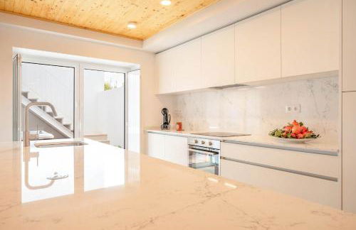 Vila Amorim - Stylish 4BR Home with Jacuzzi - Foto 23