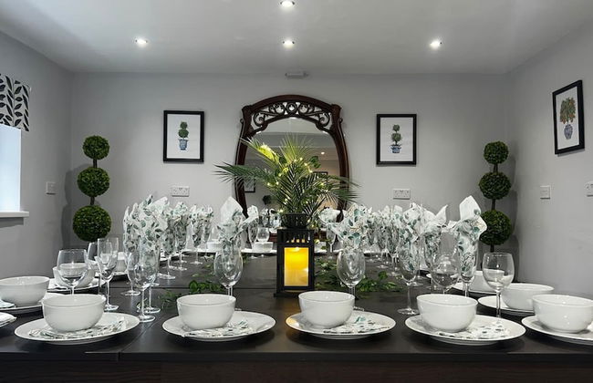 The Cheshire Gathering - Hot Tub 8 Bedroom - Photo 29