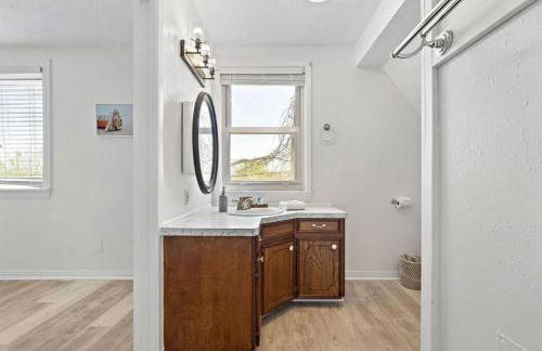 Sprawling estate with private pool and game room and guest house - Foto 25