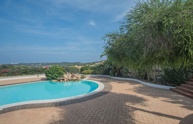 Beautiful Giardino Degli Oleandri 2 Bedroom Apt Sleeps 6 Plus a Child-childs bed - Foto 14