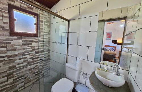 Chalés Vila Carrancas - Ao lado do centro com piscina, cozinha completa e muita tranquilidade - Foto 98