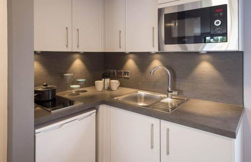 Practical Studio For 2 In Leeds, Free Breakfast - Photo 13