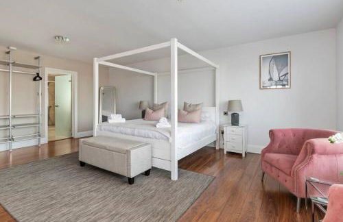 Stunning Property Seaviews, Private Pool & Parking - Photo 7