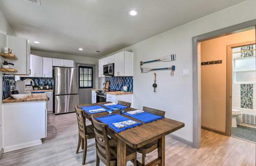 Lake Granbury Getaway about 1 Block to Waterfront - Foto 8