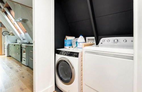 Modern A-Frame Cabin with Loft, Firepit and Grill - Foto 15