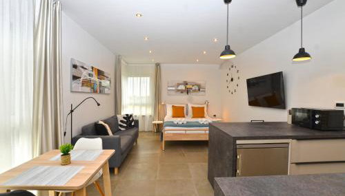 Black & White Studios - Photo 3