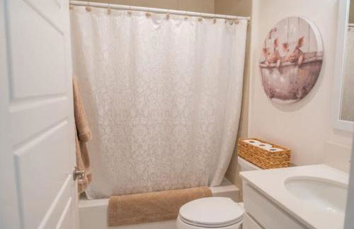 Brand New Designer Home - 5 minutes from East Port - Foto 15