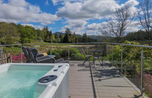 Fox Corner, Ambleside, romantic retreat for two, dog friendly, hot tub - Photo 2