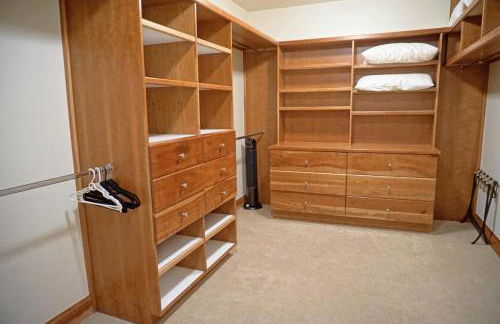 Outdoor Private Hot Tub, In Home Movie Theater, Luxurious Creekside Home - Photo 29