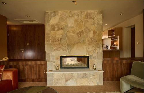 Cromer Luxury Palm Springs Bungalow with Pool Room - Photo 20