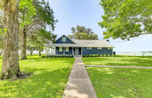 Fire Pit, Pickleball, Pool! Schulenburg Farmhouse - Foto 38