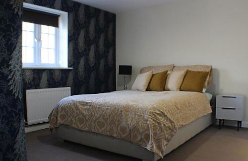 The Silverstone House. Comfort, Convenience and no hassle at the doorstep of Silverstone Race Circuit. - Photo 6