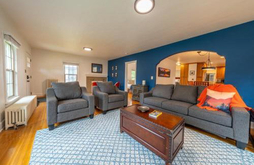 Parkside Escape South Hill w Private ADU - Photo 1