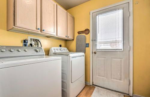 Family-Friendly Logan Farmhouse with Yard and Near USU - Foto 22