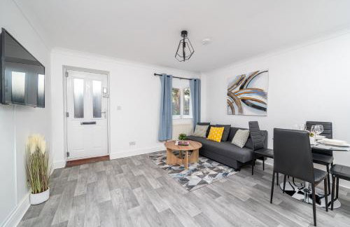 COZY 3 Bed House With Garden & Parking in Rochester, Kent Mins to Train Station, WiFi - Foto 18