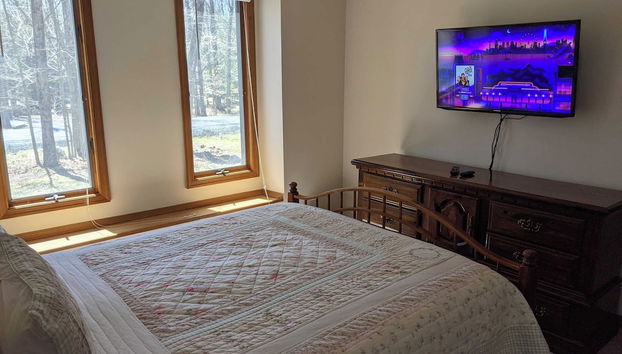 Mountain Memories by Avantstay Hot Tub Enclosed Deck, Large Yard w/ Fire Pit - Foto 2, Quarto