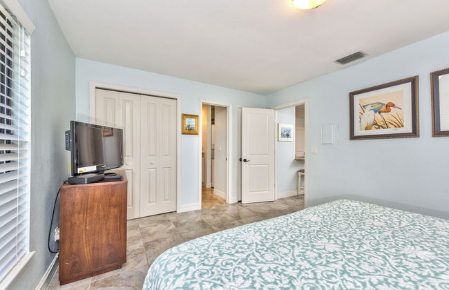 Le Monaco - Romantic 1 BR Condo Steps from 5th Ave S. Chic Coastal Retreat with King Bed and Beach Access. Perfect Location for Couples Near Dining, Shopping, and Naples Beach - Foto 3